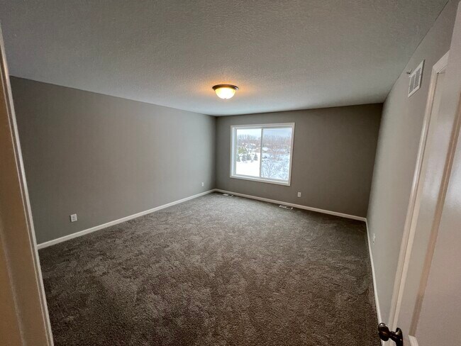 Building Photo - 14823 Willemite St NW