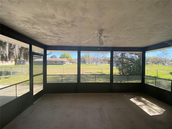 Foto del edificio - 12824 Lake Tree Ln