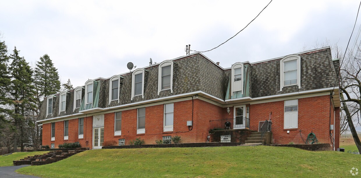 Building Photo - 8572 Main St