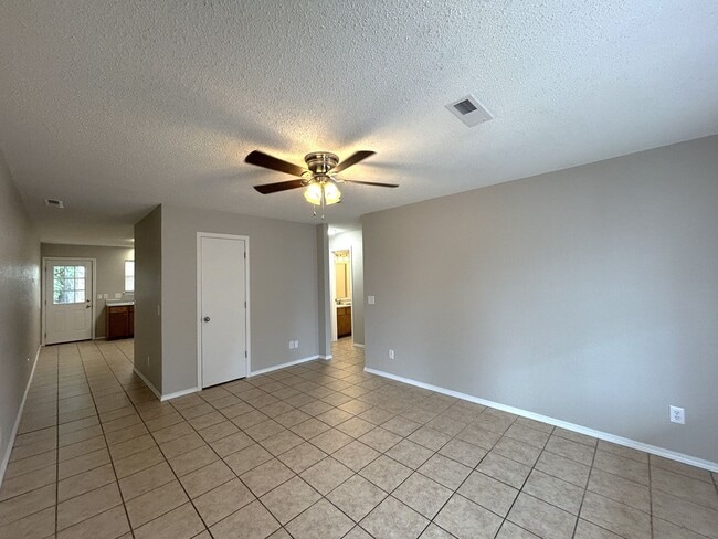 Foto del edificio - Minutes from Downtown Rogers – 2 Bed Apart...
