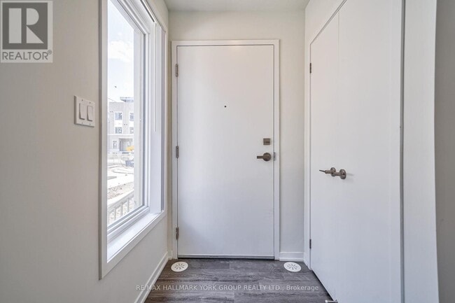 Building Photo - 151-151 Honeycrisp Cres