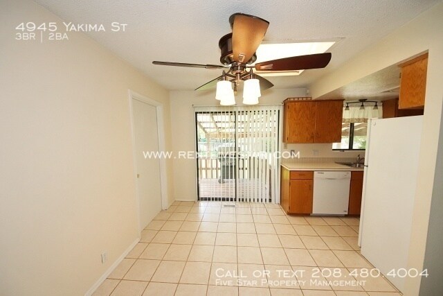 Foto del edificio - RARE Vacancy! This 3 bedroom 2 bathroom ho...