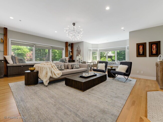 Foto del edificio - 824 W Castlewood Terrace