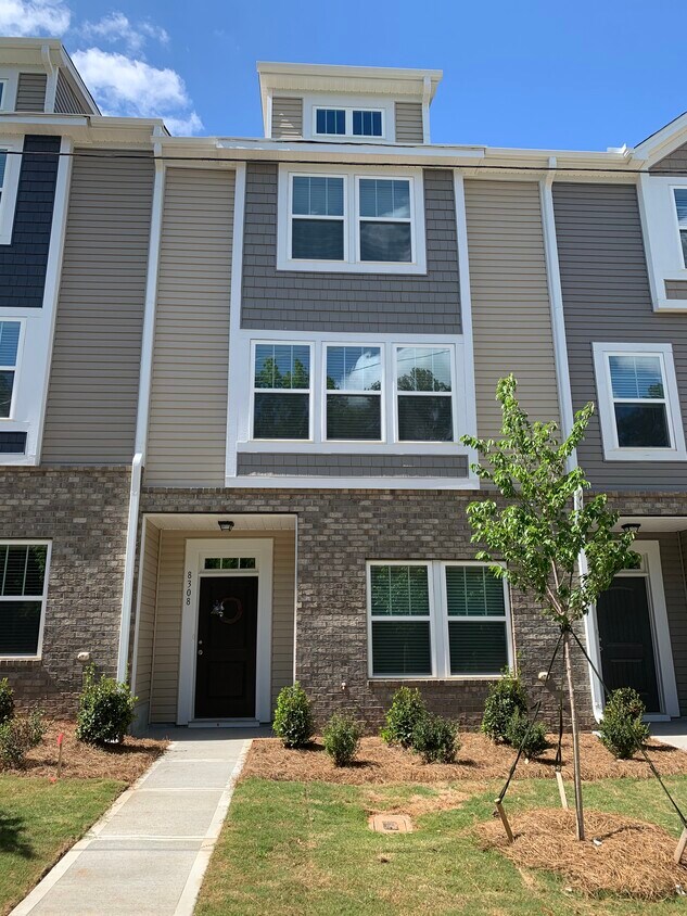 Primary Photo - 8308 Waxhaw Hwy