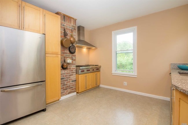 Kitchen - 500 Arthur St