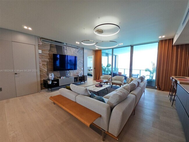 Foto del edificio - 15701 Collins Ave
