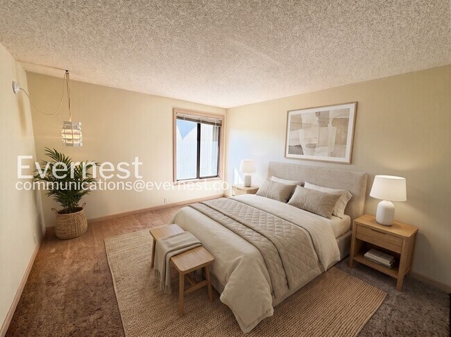 Building Photo - 2 Bed, 1 Bath Condo with Assigned Parking / Vouchers Accepted / Available Now!