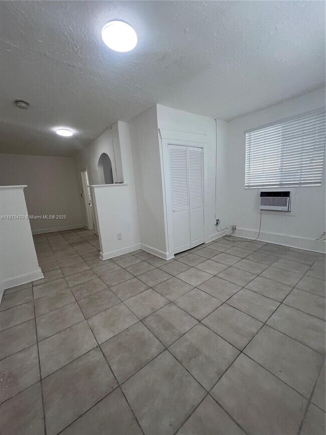 Foto del edificio - 1563 SW 2nd St