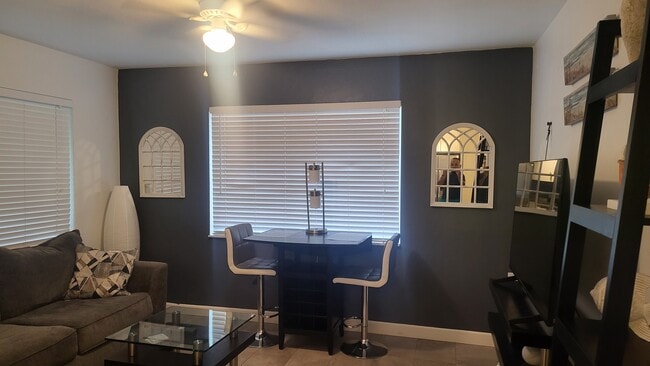 Foto del edificio - 1528 NE 32nd St