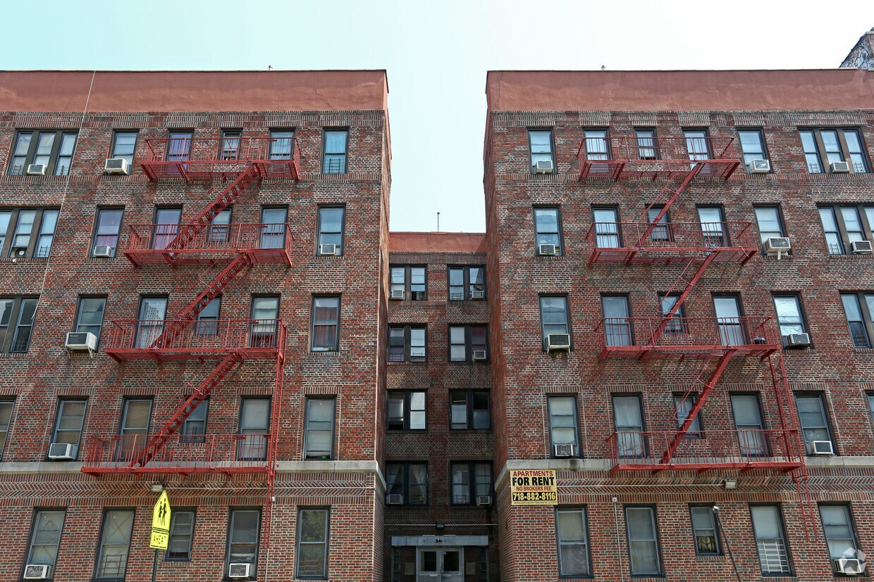 Building Photo - 541 Isham St