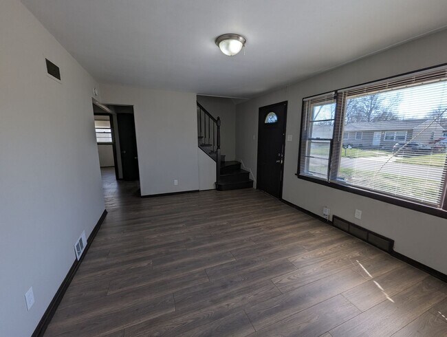 Building Photo - Wander Into Your Dream Home on Walker!