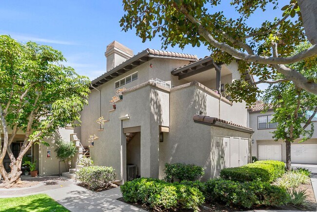 Building Photo - Charming 2 Bedroom Carriage Unit Condo in ...