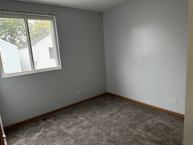 Building Photo - 811 Symphony Dr
