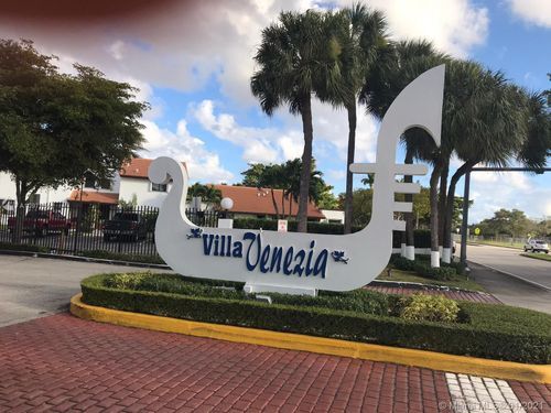 Foto del edificio - 1201 SW 124th Ct