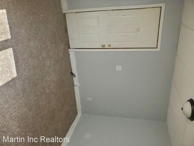 Building Photo - 310 E 2nd St