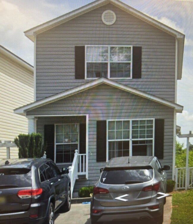 Building Photo - 830 Folmar St