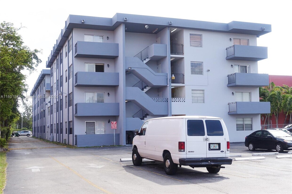 Foto principal - 495 NW 72nd Ave