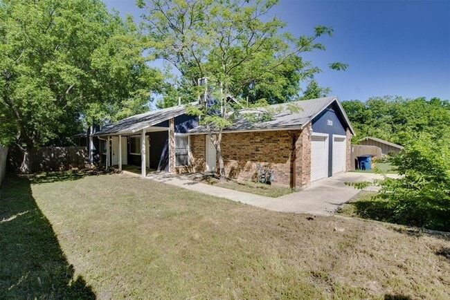 Building Photo - 2800 Burleson Rd
