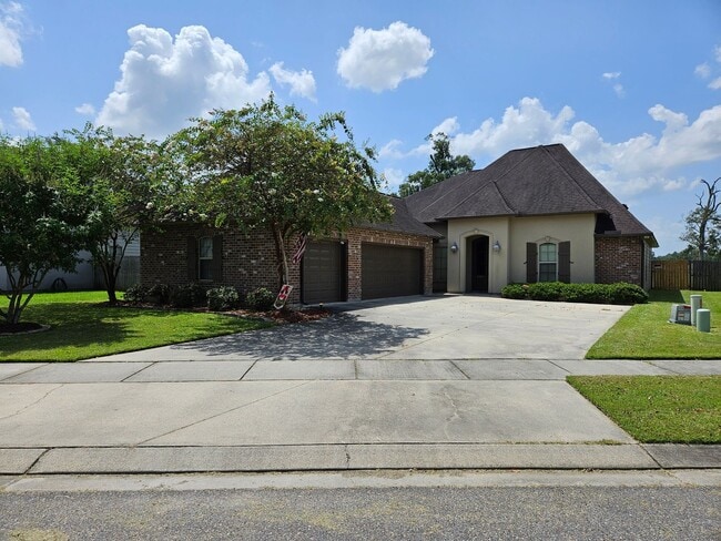 Building Photo - 43283 Pond View Dr