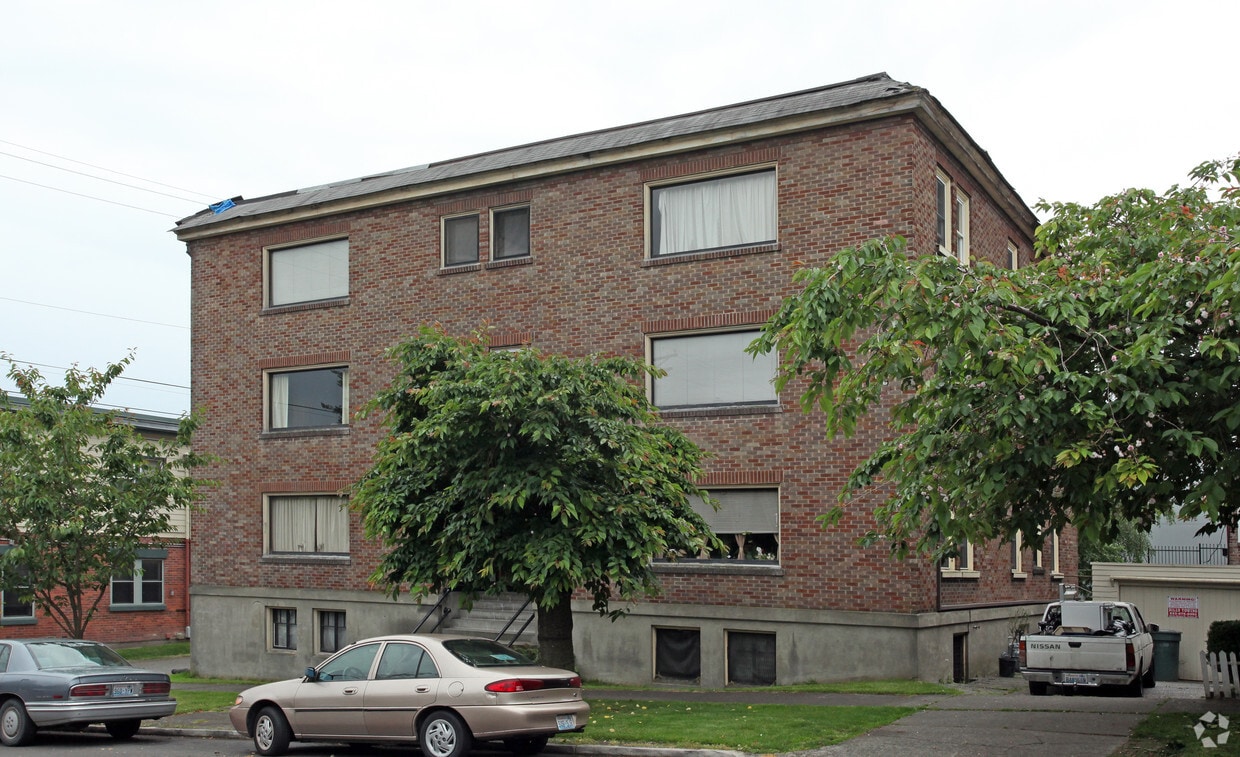 Building Photo - Bergonian Apartments
