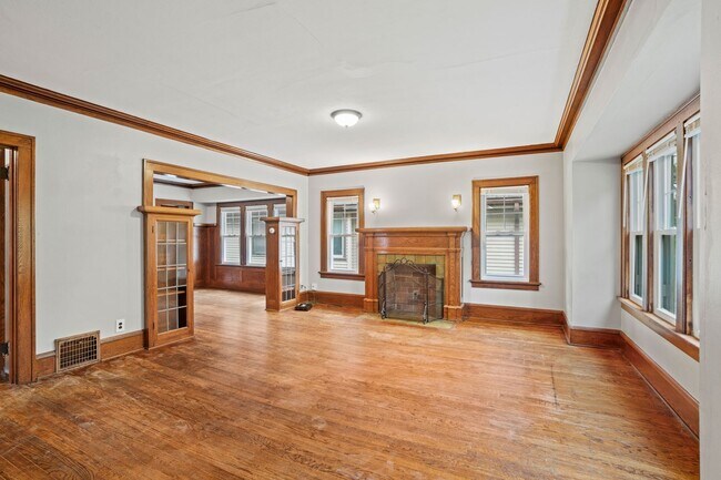 Building Photo - Maryland Upper near UWM