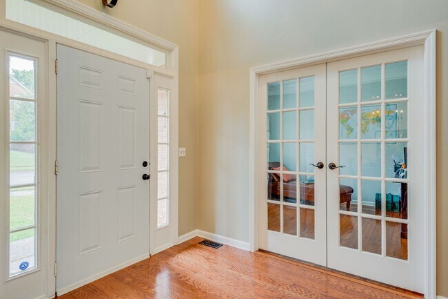 Building Photo - 511 Prince of Wales Ct