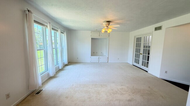 Foto del edificio - 611 Buttercup Dr