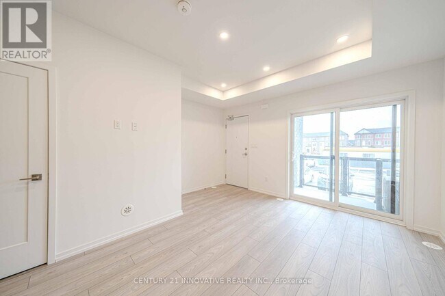 Building Photo - 11-11 Lytham Grn Cir
