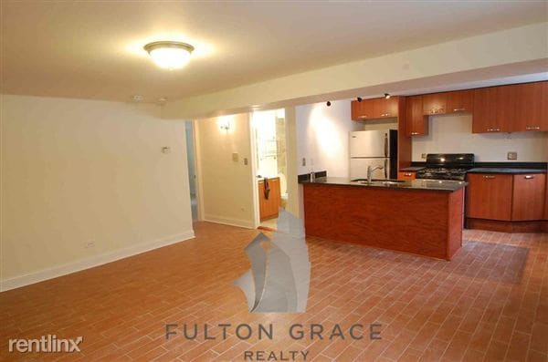 Building Photo - 1312 W North Shore Ave