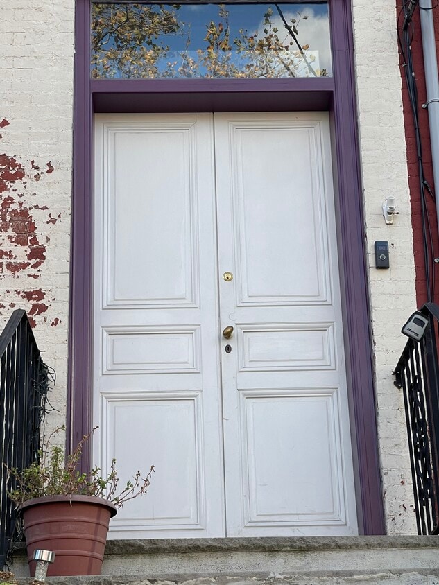 Primary Photo - 19 Henry St