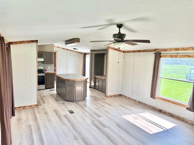 Foto del edificio - 15607 Atwood Ln