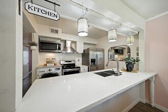 Building Photo - 8931 Gaylord Dr