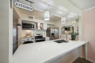 Building Photo - 8931 Gaylord Dr