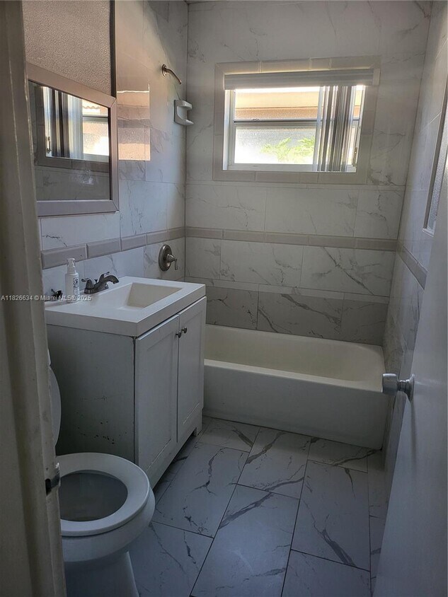 Foto principal - 1352 NE 116th St