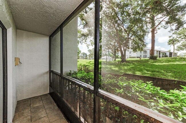 Building Photo - 2575 Pine Ridge Way S