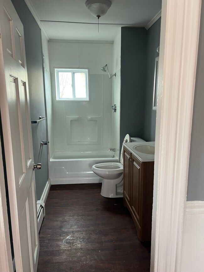 Baño - 390 East Ave