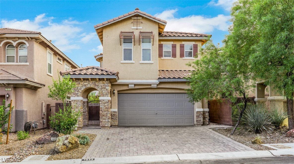 Foto principal - 7523 Tressider Ave