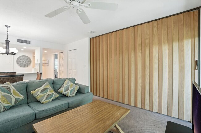 Building Photo - 600 Neapolitan Way