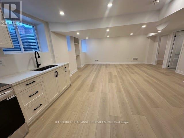 Building Photo - 198 Camellia Cres