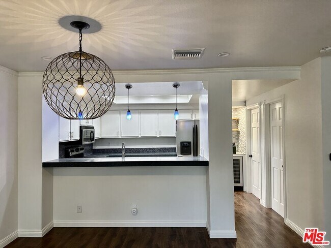 Foto del edificio - 4240 Lost Hills Rd