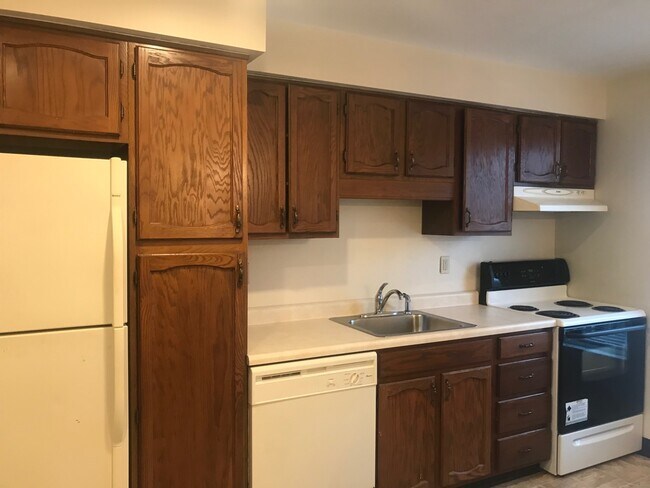 Building Photo - 537 Lakewood Dr
