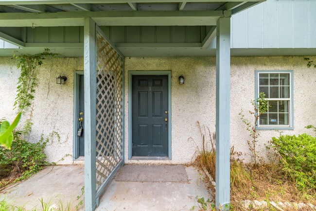 Building Photo - 595 Douglas Dr