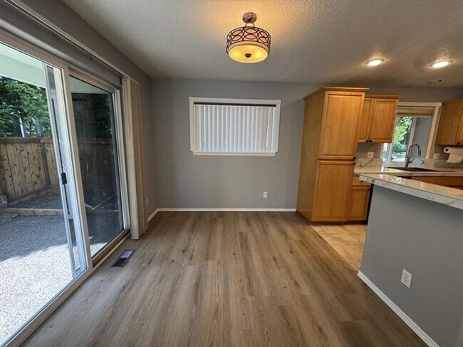 Foto del edificio - 793 NE 61st Ct