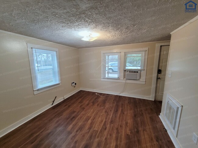 Building Photo - 1364 Crescent Dr