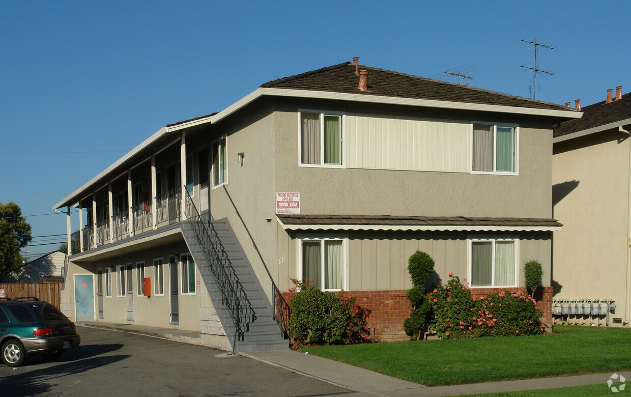 Primary Photo - 221 Pamela Ave