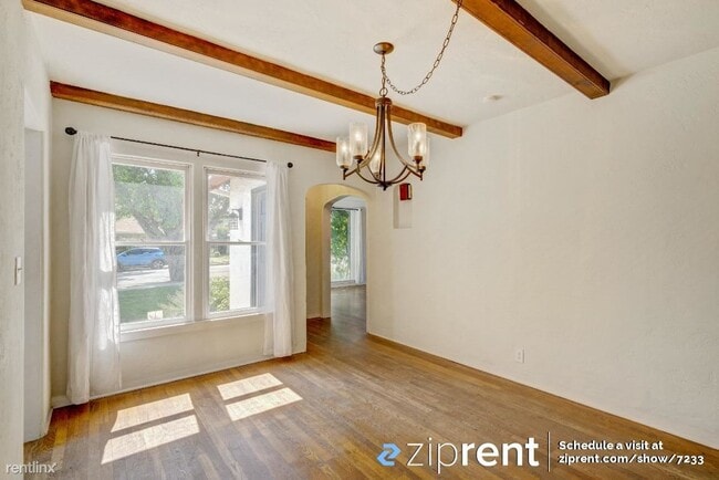 Foto del edificio - 4 br, 1 bath House - 115 East Weldon Avenu...