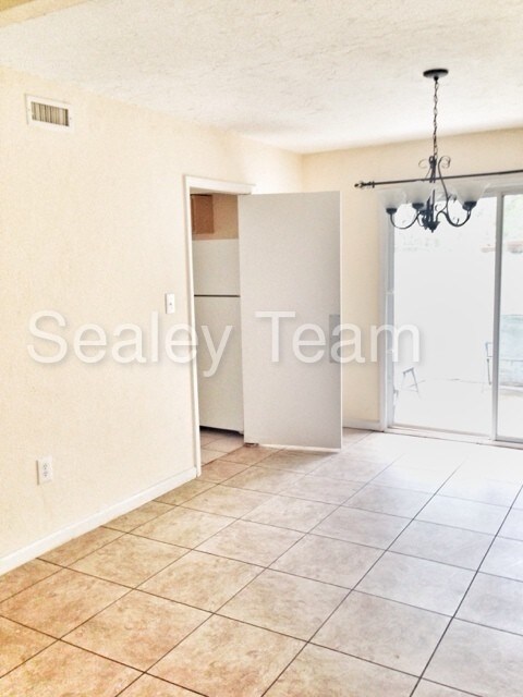 Building Photo - 2949 Shamrock Unit# 24