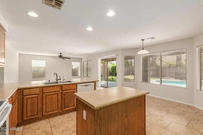 Foto del edificio - 2295 E Cherry Hills Pl