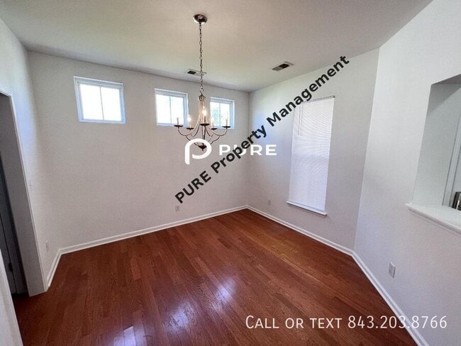 Building Photo - 153 Avonshire Dr