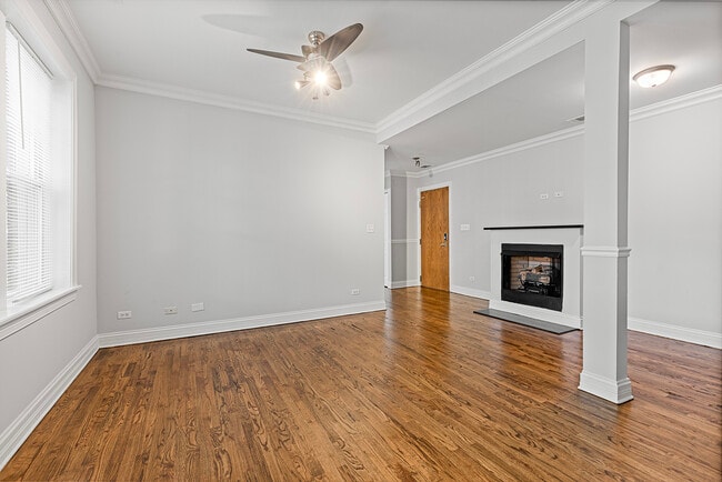 Building Photo - 7330 N Damen Ave